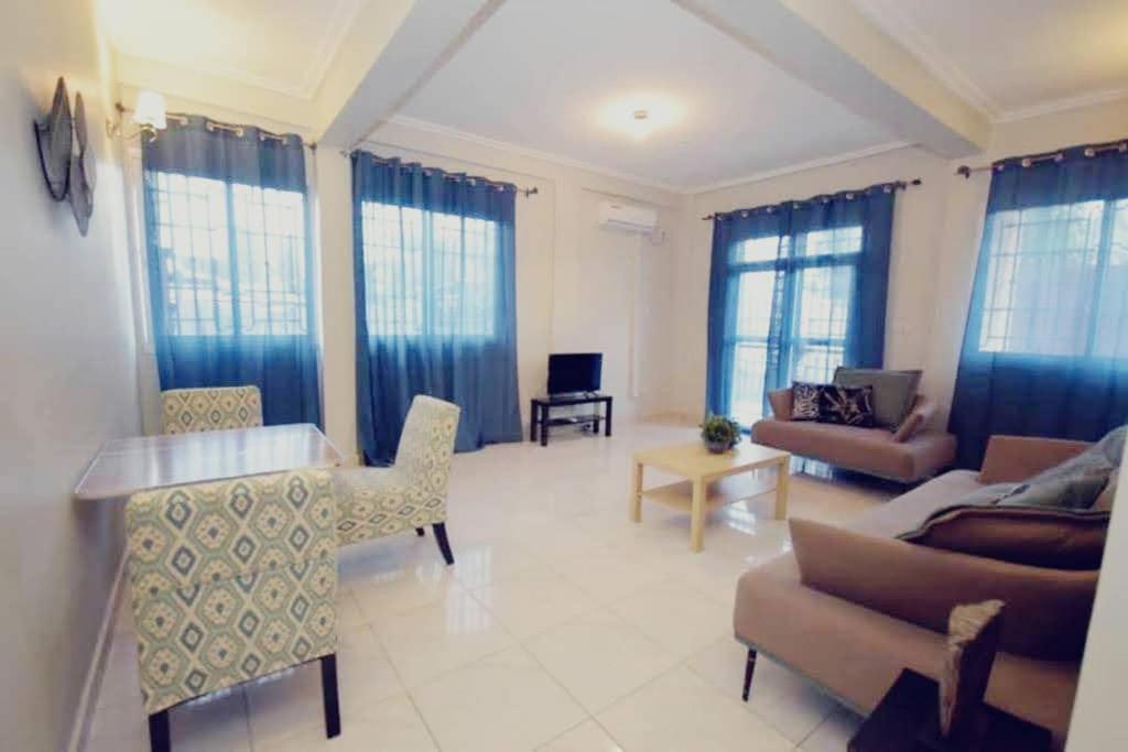 Stone House - Makepe, Douala Aparthotel Ngoại thất bức ảnh