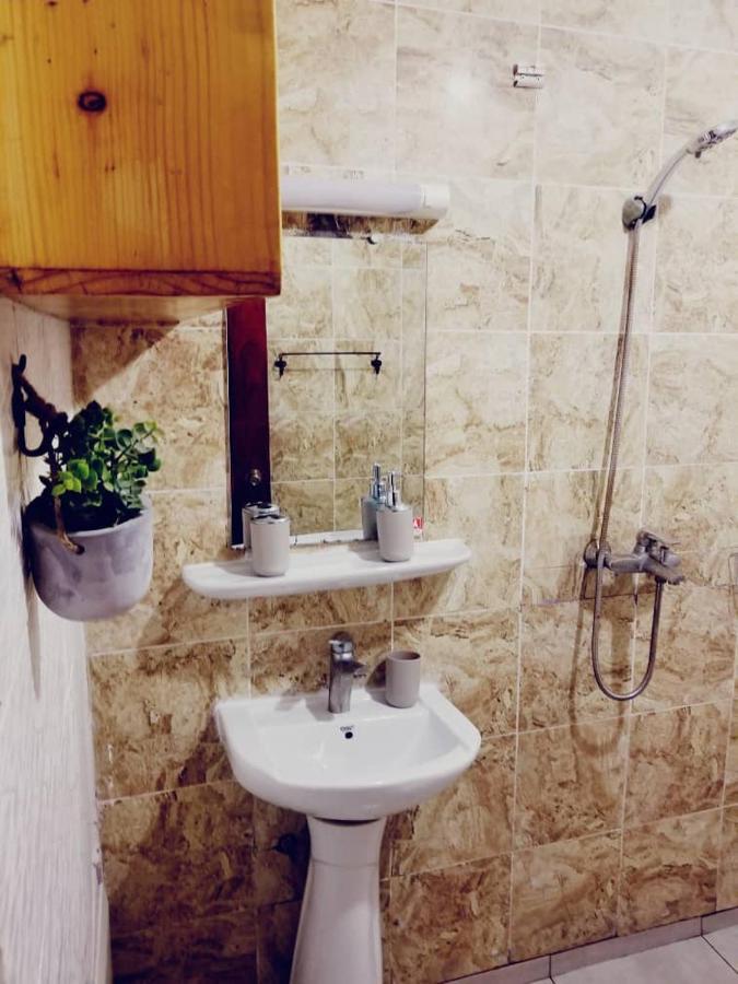 Stone House - Makepe, Douala Aparthotel Ngoại thất bức ảnh