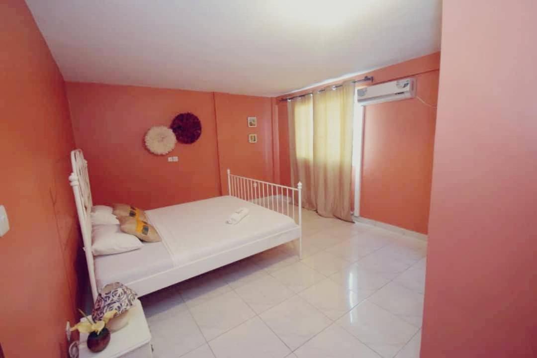 Stone House - Makepe, Douala Aparthotel Ngoại thất bức ảnh
