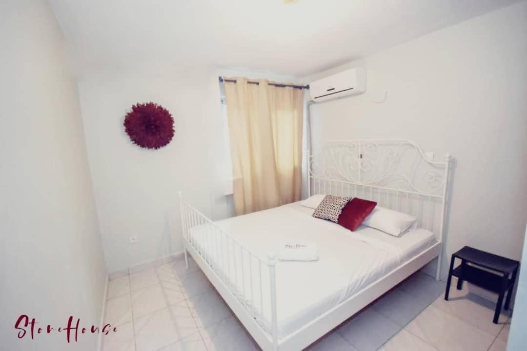 Stone House - Makepe, Douala Aparthotel Ngoại thất bức ảnh