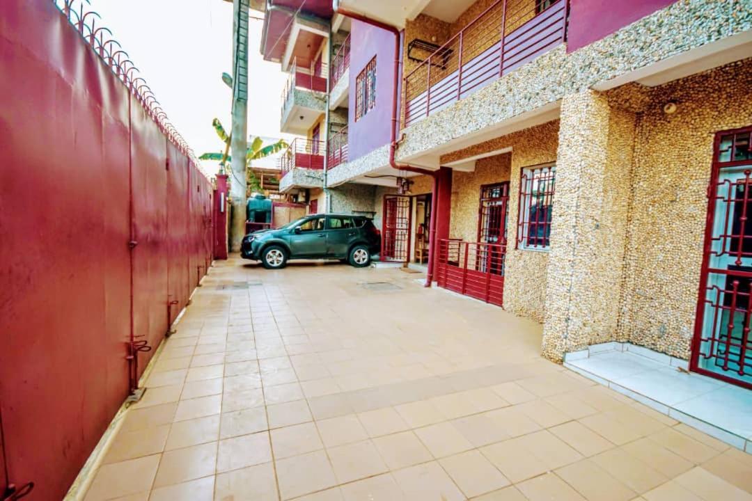 Stone House - Makepe, Douala Aparthotel Ngoại thất bức ảnh
