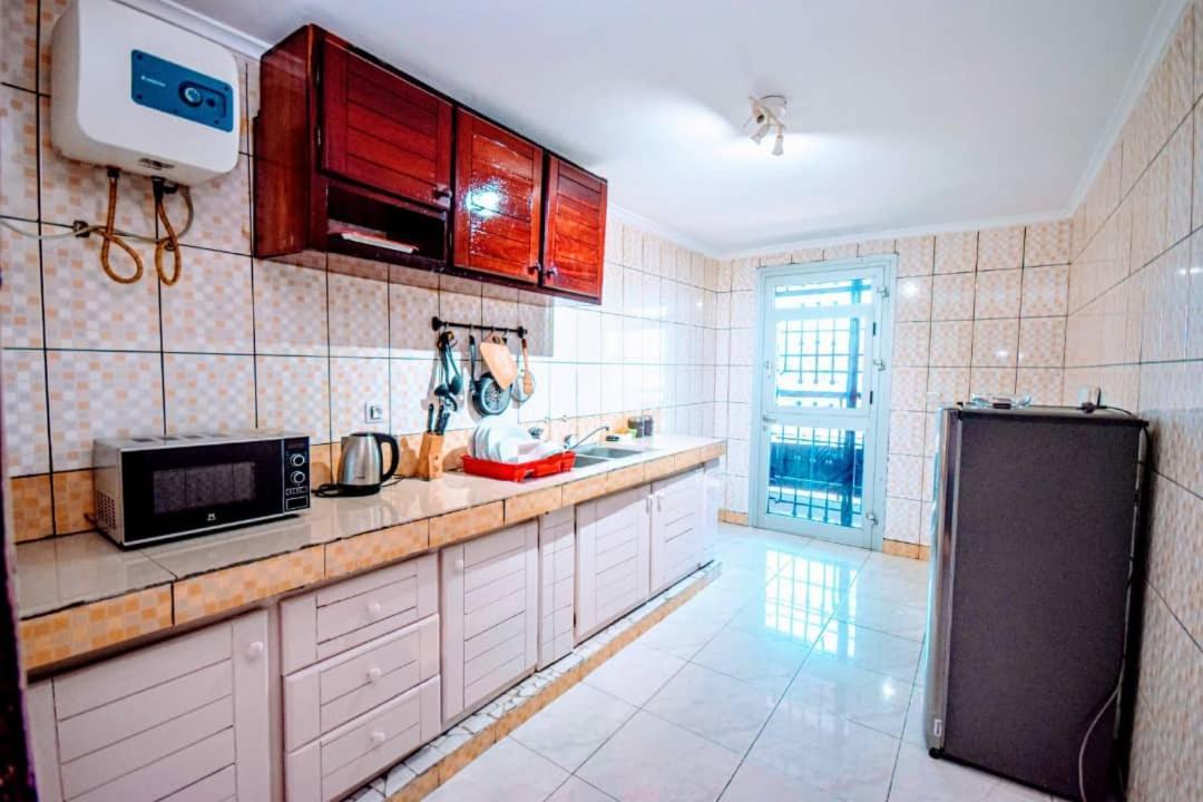 Stone House - Makepe, Douala Aparthotel Ngoại thất bức ảnh