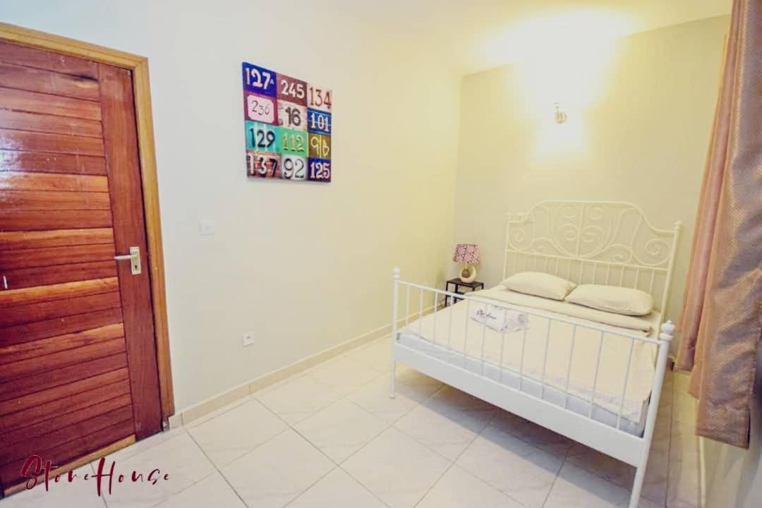 Stone House - Makepe, Douala Aparthotel Ngoại thất bức ảnh